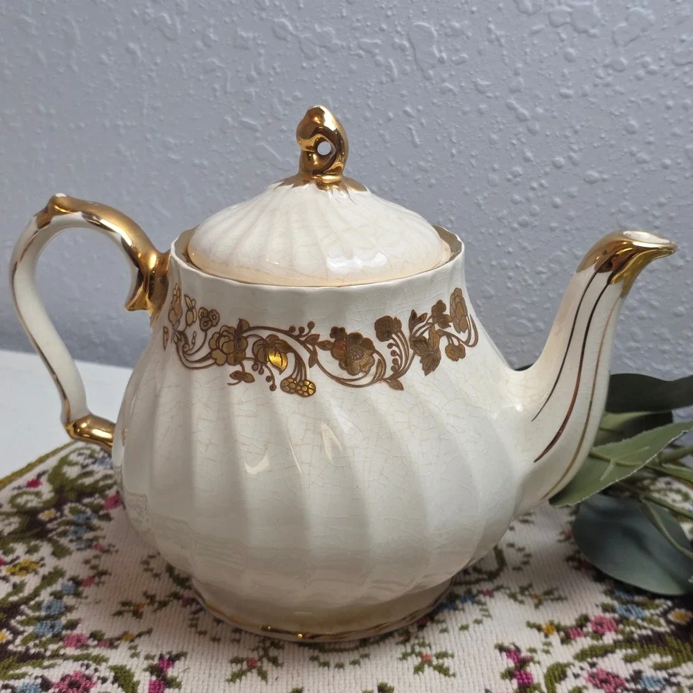 Vintage 1940s Sadler England Cream and Gold Swirl Teapot Elegant Cottagecore